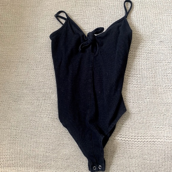 F21 Black Front Tie Bodysuit - Picture 3 of 7